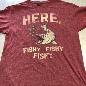 “Here Fishy Fishy” T-shirt Men’s SZ L. Maroon/Tan